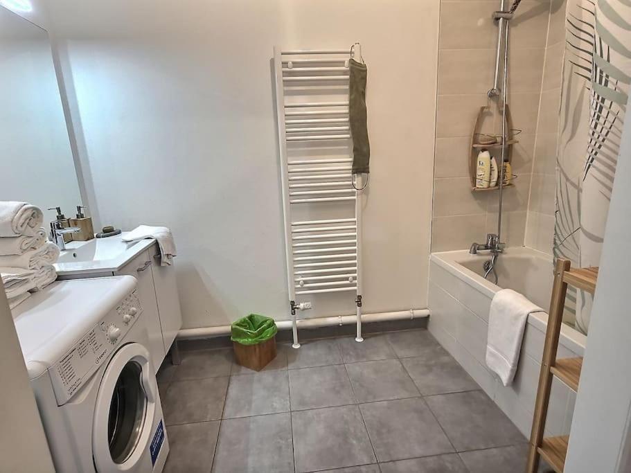 Superbe Appartement Avec 2 Balcons - Vue Sur La Cathedrale Environ 15 Min En Tram 斯特拉斯堡 外观 照片
